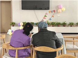 當(dāng)你老到忘了世界，我該拿什么來愛你